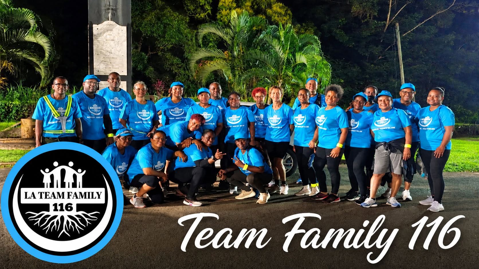La Team Family 116 réunie, aux couleurs bleu cyan de l’association